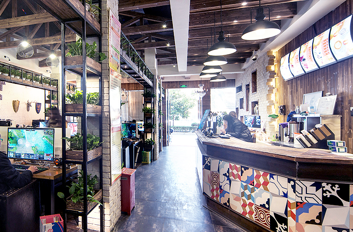 案例賞析|網(wǎng)咖——休閑娛樂空間的全新演繹(圖2) 案例賞析|網(wǎng)咖——休閑娛樂空間的全新演繹(圖2)