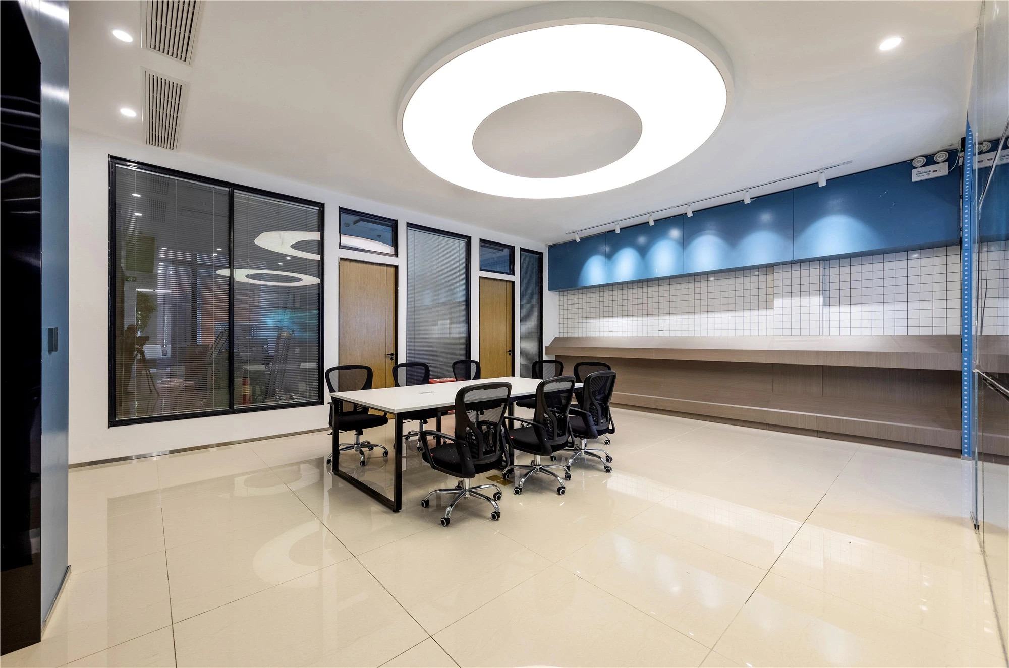 【案例賞析】武漢市車都天然氣營業(yè)廳完工實(shí)景展示，開放多元，活力共享！(圖3)