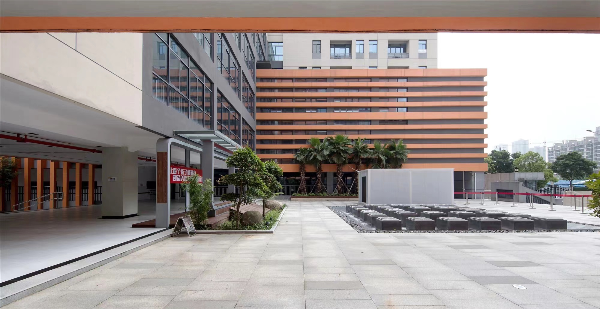 【學(xué)校案例】今泰裝飾在武漢市先后完成了與紅領(lǐng)巾學(xué)校6個(gè)校區(qū)的項(xiàng)目交付！(圖3)