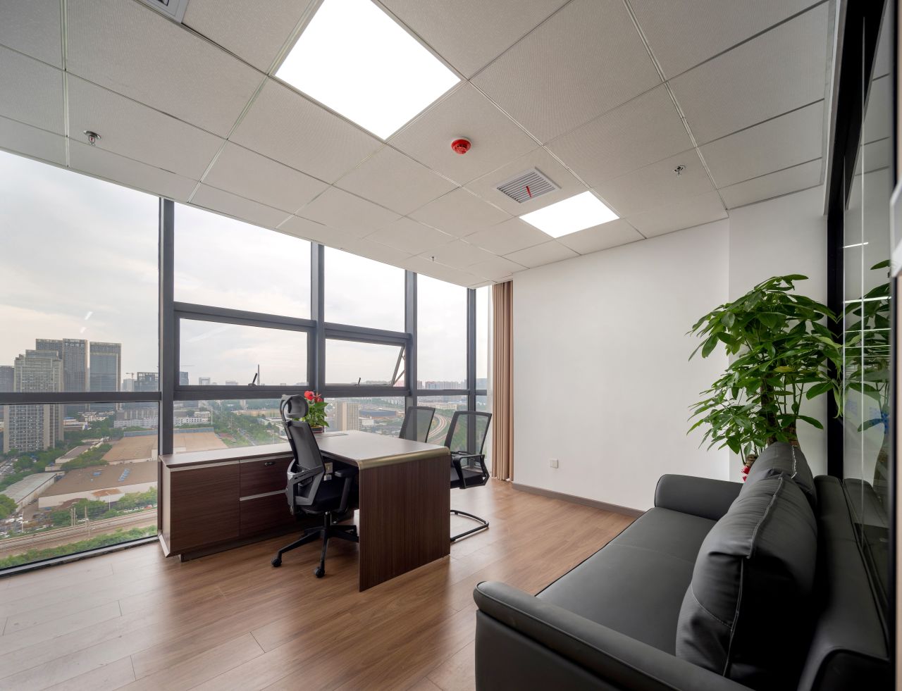 【完工案例】三相電力8000+㎡辦公室裝修項(xiàng)目圓滿交付并投入使用(圖40) 【完工案例】三相電力8000+㎡辦公室裝修項(xiàng)目圓滿交付并投入使用(圖40)