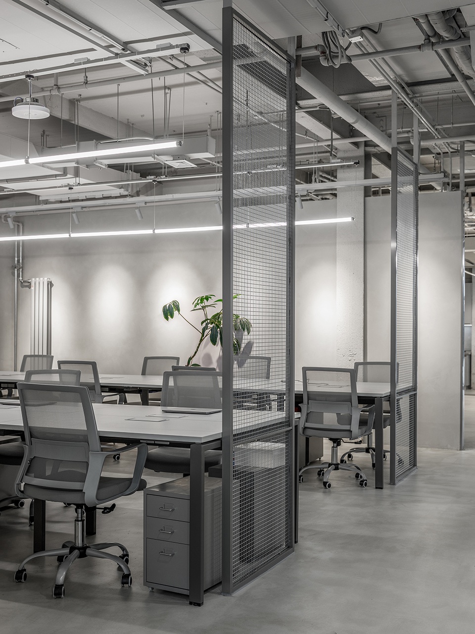 辦公室裝修設(shè)計(jì),粗狂的線條走進(jìn)工業(yè)之美！(圖2)