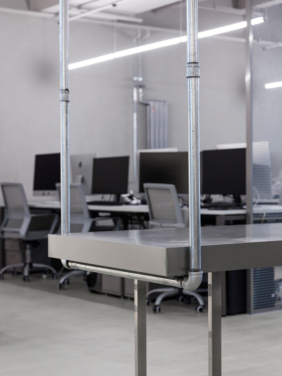 辦公室裝修設(shè)計(jì),粗狂的線條走進(jìn)工業(yè)之美！(圖3)